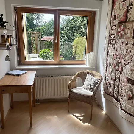 Einliegerwohnung In Ruhiger Lage *